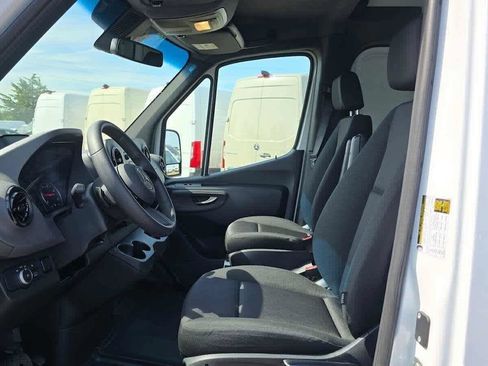 Used 2025 Mercedes-Benz Sprinter 2500 image 23
