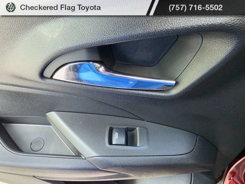 Used 2024 Chevrolet Trax RS w/ Sunroof Package FWD image 41