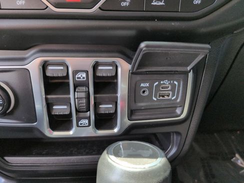 Used 2023 Jeep Wrangler Unlimited Sahara AWD/4WD image 26