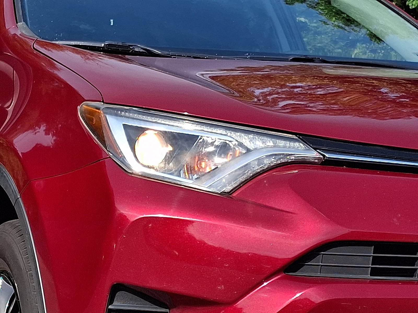 Used 2018 Toyota RAV4 LE w/ All Weather Liner Package AWD/4WD image 9