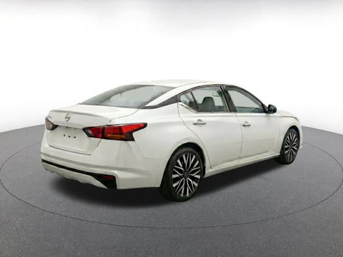 Used 2025 Nissan Altima 2.5 SV FWD image 9