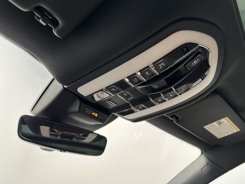 Used 2026 Porsche Macan Turbo image 31