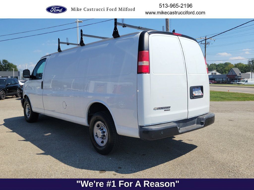 Used 2015 Chevrolet Express 3500 Extended RWD image 3