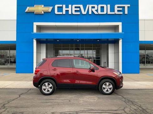 Used 2022 Chevrolet Trax LT w/ LT Convenience Package image 6