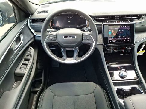 New 2025 Jeep Grand Cherokee Laredo X w/ Luxury Tech Group I AWD/4WD image 2