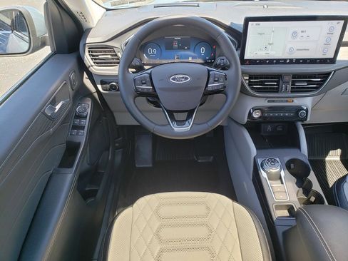 Used 2024 Ford Escape Platinum w/ Premium Technology Package AWD/4WD image 17