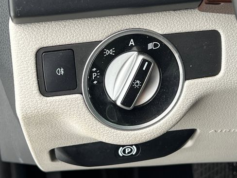 Used 2011 Mercedes-Benz GLK 350 4MATIC image 17