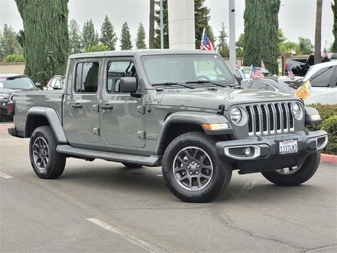 Used 2022 Jeep Gladiator Overland w/ Popular Equipment Package image 2