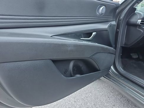 Used 2024 Hyundai Elantra SEL w/ Convenience Package FWD image 16