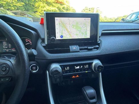 Used 2025 Toyota RAV4 XLE FWD image 31