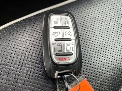 Used 2023 Chrysler Pacifica Limited image 43