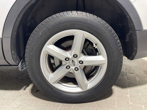 Used 2016 Ford Explorer XLT w/ Equipment Group 201A AWD/4WD image 8