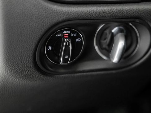 Certified 2023 Porsche Macan AWD/4WD image 22
