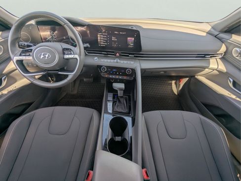 Used 2023 Hyundai Elantra SEL w/ Convenience Package FWD image 11