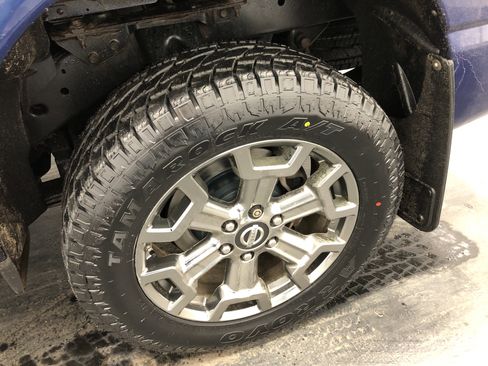 Used 2017 Nissan Titan SL w/ Chrome Package image 9