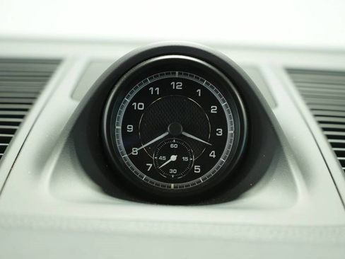 Used 2025 Porsche Macan image 34