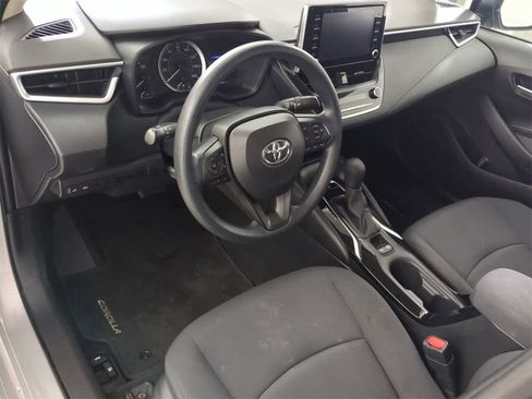 Used 2020 Toyota Corolla LE image 2