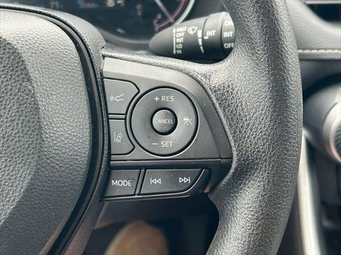 Certified 2025 Toyota RAV4 XLE FWD image 35