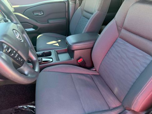 Used 2023 Nissan Frontier SV w/ Midnight Edition Package image 21