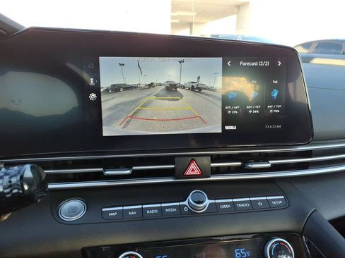 Used 2025 Hyundai Elantra SEL FWD image 15