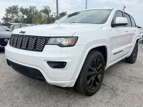 Used 2019 Jeep Grand Cherokee Altitude RWD image 3
