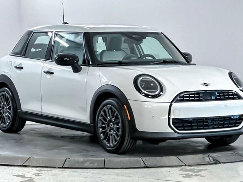 New 2026 MINI Cooper 4-Door Hardtop image 9