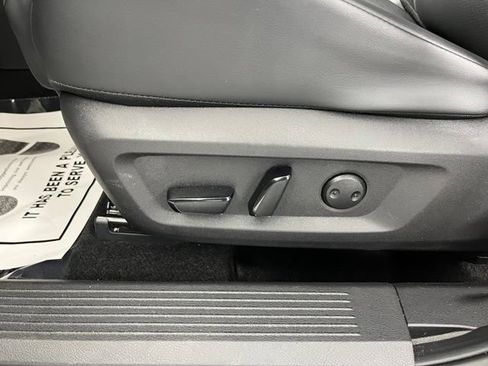 Certified 2025 Nissan Rogue SV w/ SV Premium Package FWD image 31