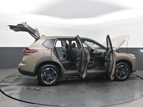 Used 2025 Nissan Rogue SV image 48