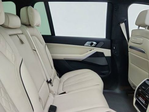Used 2026 BMW X7 M60i AWD/4WD image 23
