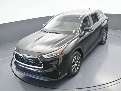 Used 2021 Toyota Highlander XLE image 45