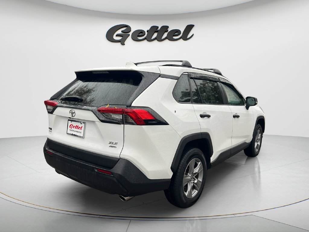 Used 2024 Toyota RAV4 XLE AWD/4WD image 5
