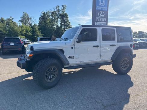 Used 2022 Jeep Wrangler Unlimited Sport AWD/4WD image 11