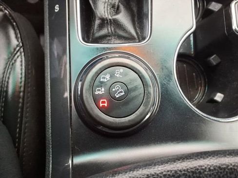 Used 2019 Ford Explorer XLT w/ Equipment Group 202A image 13