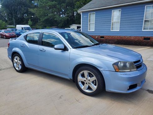 Used 2013 Dodge Avenger SXT w/ Rallye Appearance Group FWD image 3