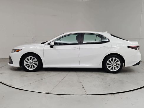 Used 2022 Toyota Camry LE FWD image 3