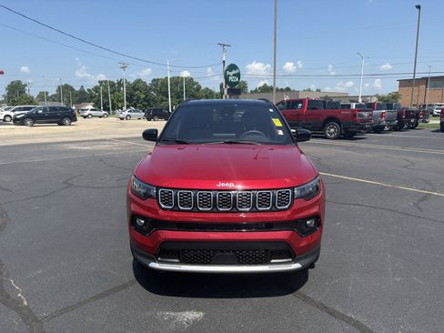 Used 2025 Jeep Compass Limited AWD/4WD image 3