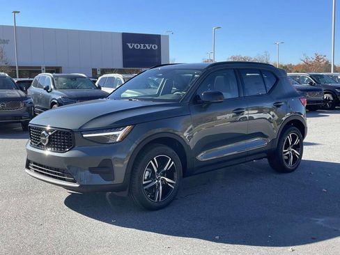 New 2026 Volvo XC40 B4 Core w/ Climate Package image 24