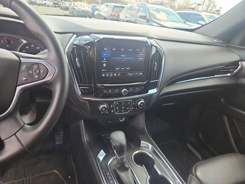 Used 2023 Chevrolet Traverse LT image 18