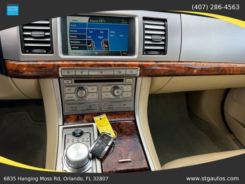 Used 2010 Jaguar XF Premium image 11