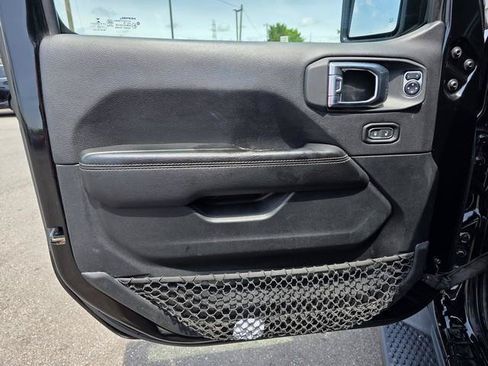 Used 2020 Jeep Wrangler Unlimited Sahara w/ Dual Top Group AWD/4WD image 11