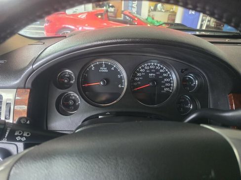 Used 2011 Chevrolet Avalanche LS image 23