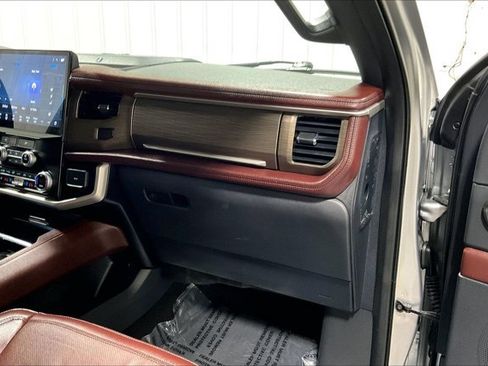 Used 2024 Ford Expedition Max Limited AWD/4WD image 16