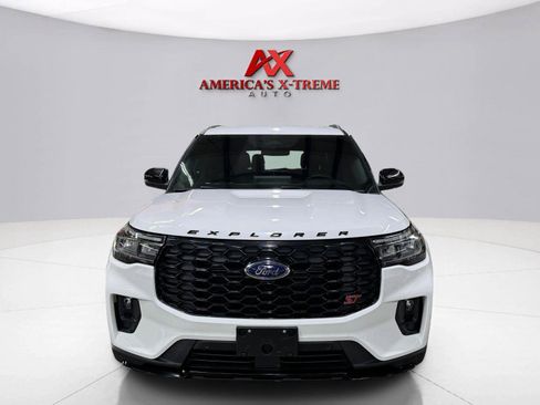 Used 2025 Ford Explorer ST AWD/4WD image 3