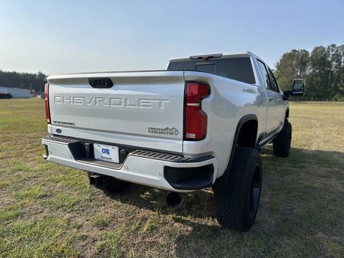 Used 2024 Chevrolet Silverado 2500 High Country w/ High Country Premium Package AWD/4WD image 5