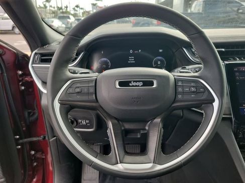 Used 2024 Jeep Grand Cherokee Limited image 15