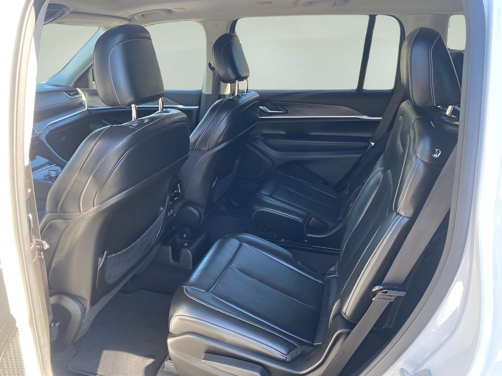 Used 2023 Jeep Grand Cherokee L Limited AWD/4WD image 25