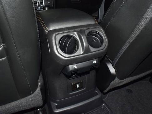 Used 2022 Jeep Wrangler Unlimited Sahara AWD/4WD image 29