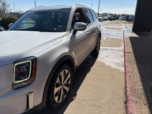Used 2020 Kia Telluride S image 3