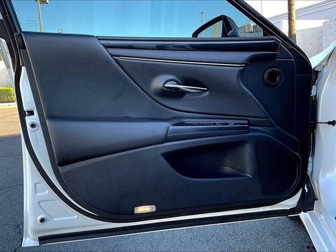 Used 2019 Lexus ES 300h image 20