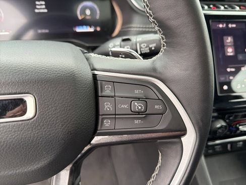 Used 2022 Jeep Grand Cherokee Altitude image 46